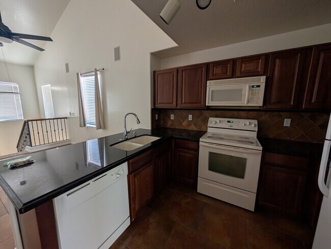 Building Photo - Tramonto Townhome - Tri-level