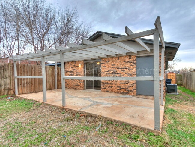 Building Photo - 6207 SE 46th St