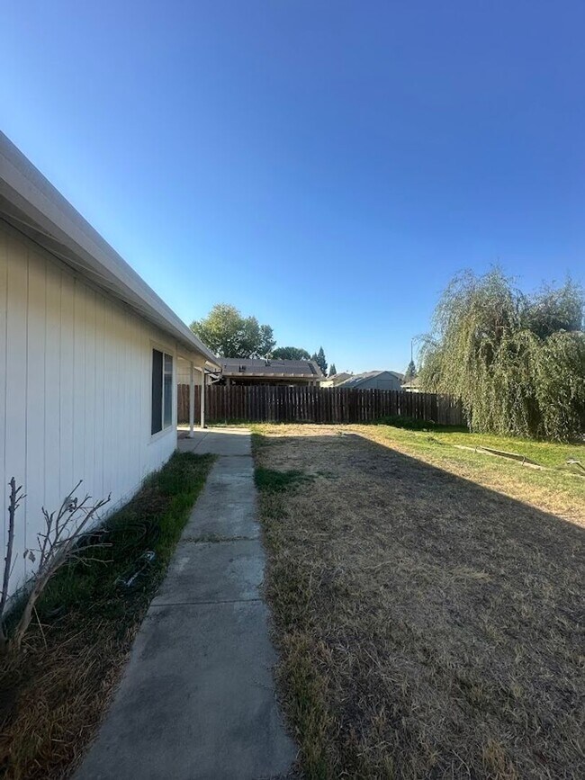 Building Photo - 3228 Lyndsey Ln