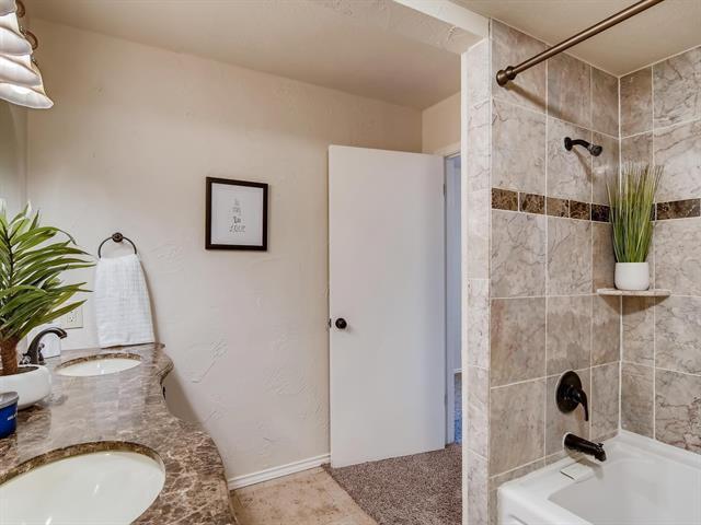 Building Photo - 1724 Westridge Dr