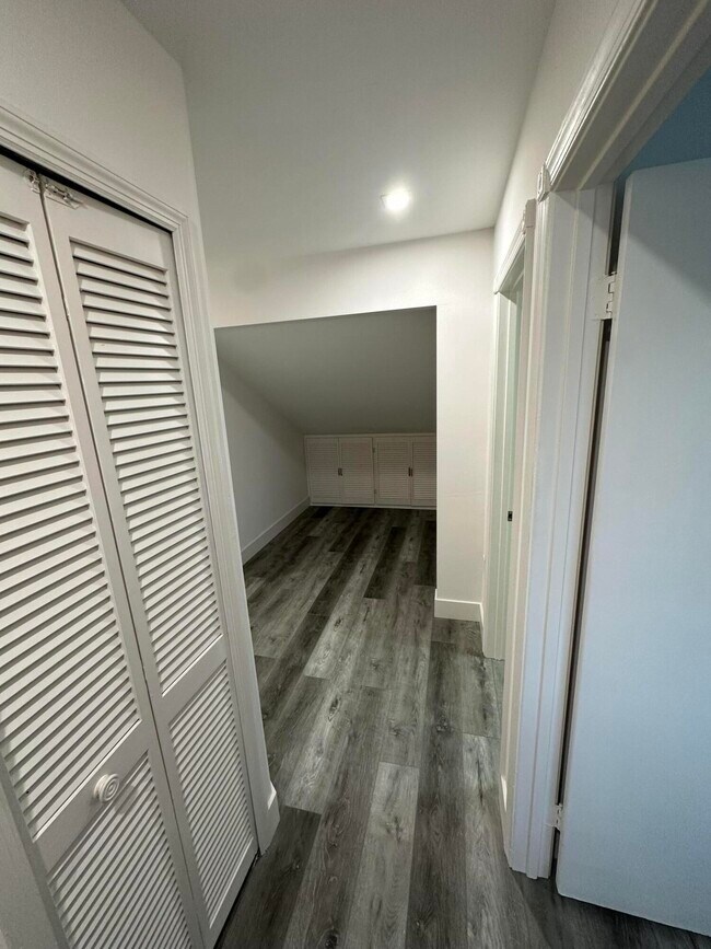 Building Photo - 10300 Hidden Springs Ct