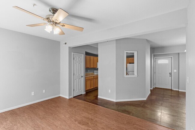 Building Photo - 3BR/2BA ON EAST CAMPUS!