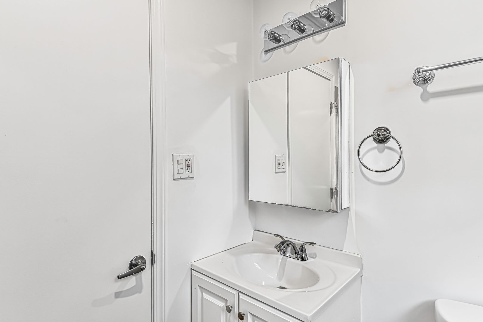 Building Photo - 1631 E 4th St