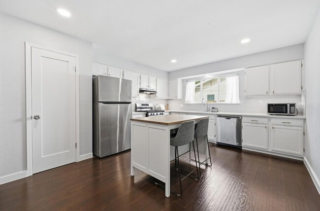 Building Photo - 6307 Tara Dr