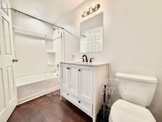 Building Photo - 15122 Gallant Dr