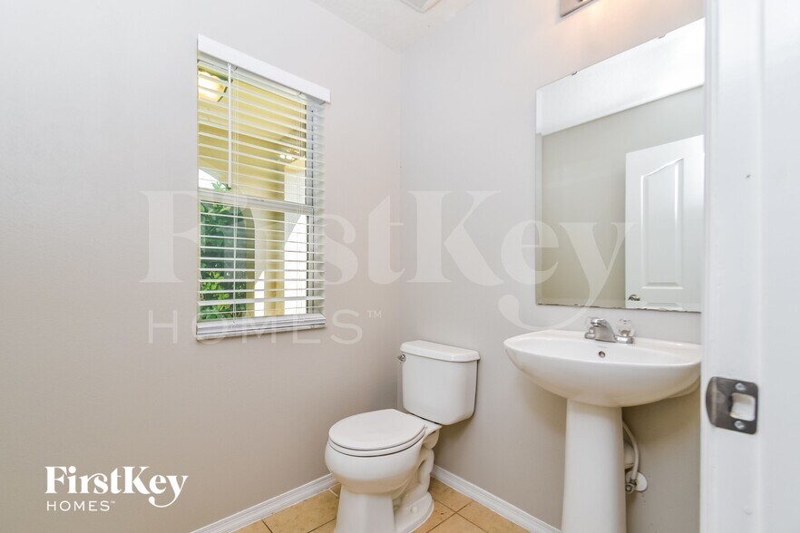 Building Photo - 13509 Laranja St