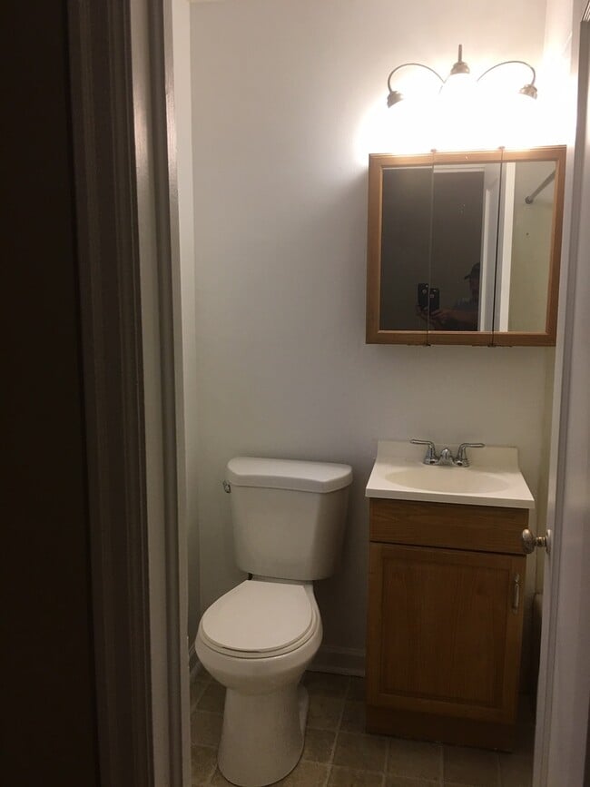 Building Photo - COZY 1BD/1BA LOWER SOUTH HILL APARTMENT | A/C | ON-SITE LAUNDRY | PET FRIENDLY | $200 OFF MOVE-IN...