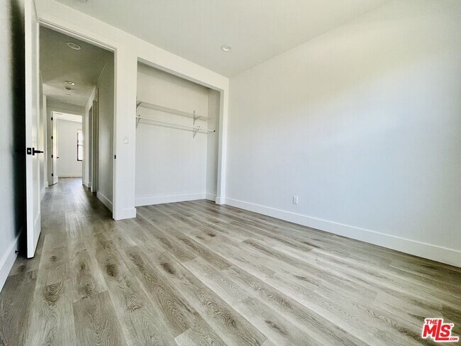 Building Photo - 11922 S Isis Ave