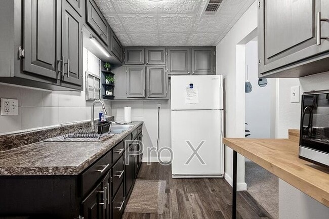 Building Photo - 415 N Pennsylvania St