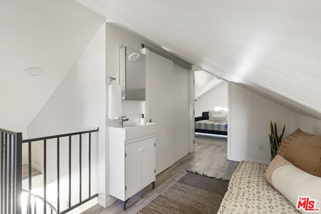 Building Photo - 211 S Burlington Ave