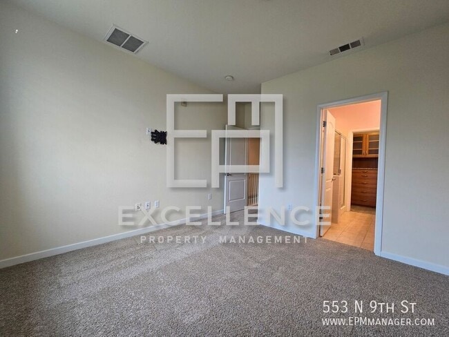 Building Photo - 553 N 9th St