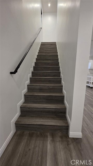 Building Photo - 18222 Chatsworth St