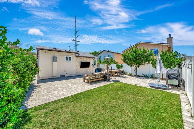 Building Photo - 7847 Apperson St