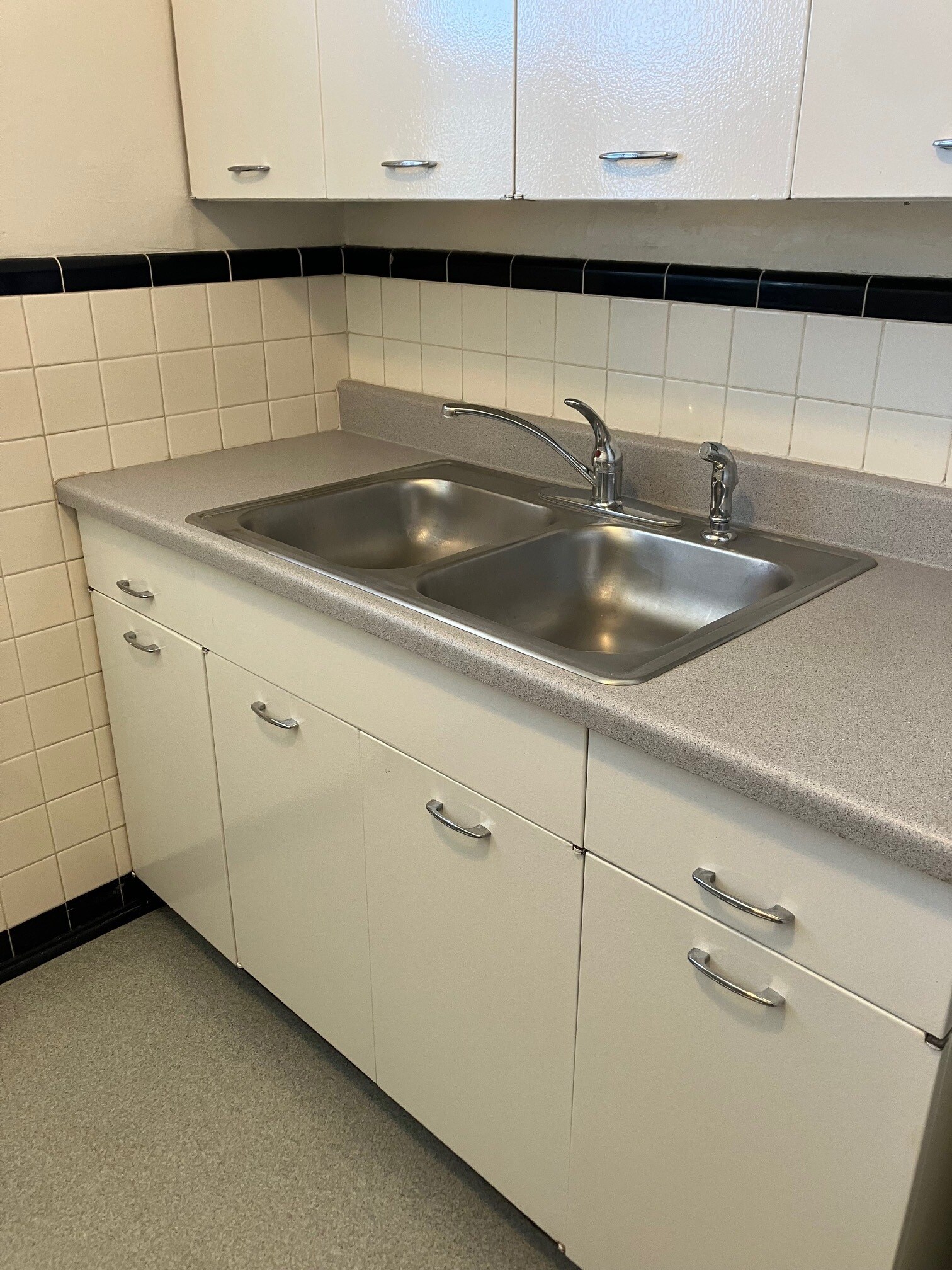 kitchen - 4324 Schenck Ave