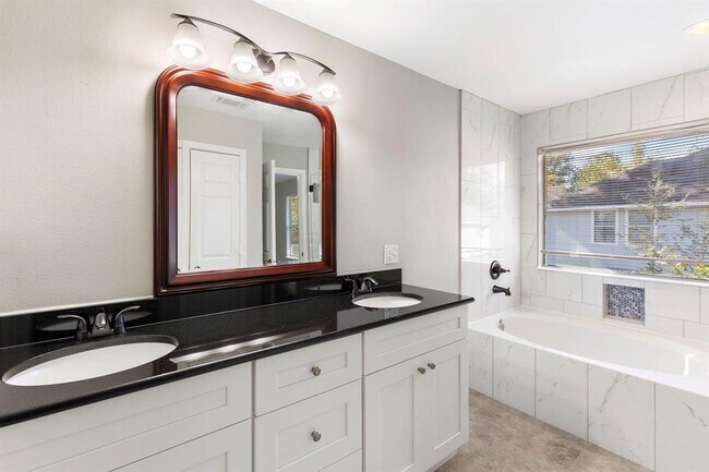 Building Photo - 79 Blue Creek Pl