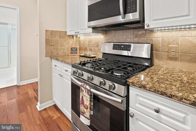 Building Photo - 2204 Westcourt Ln