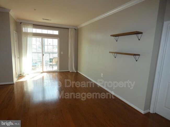 Building Photo - 2465 Army Navy Dr