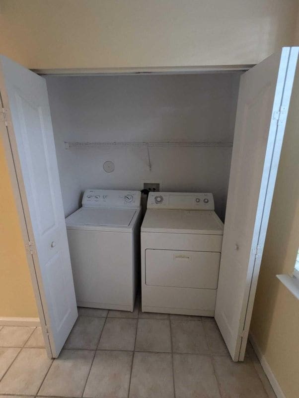 Building Photo - 9825 Baywinds Blvd