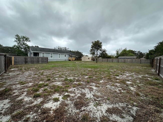 Building Photo - Charming and spacious home for rent in Lee...