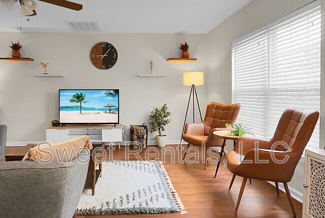 Building Photo - 124 Larkspur Dr