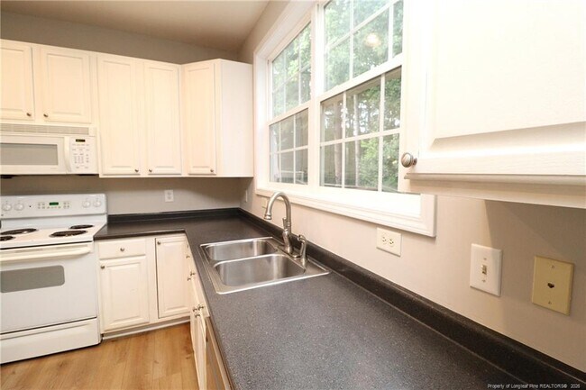 Building Photo - 8120 Upper Lake Dr