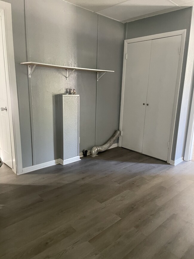 Building Photo - 1303 W Franklin (key 44)