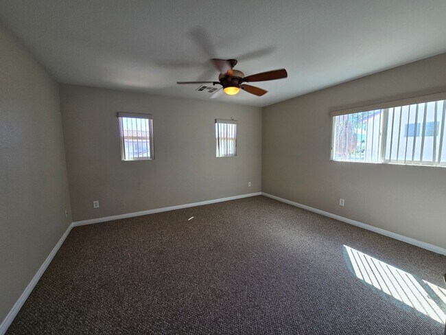 Building Photo - A Spacious 4 Bedroom House in Iron Mountain Ranch