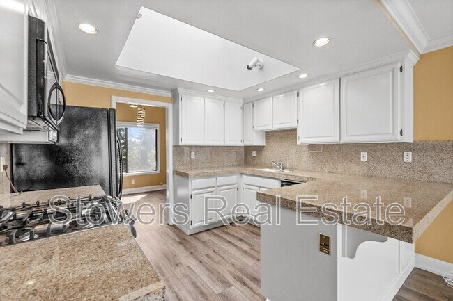 Building Photo - 1825 N Forest Hill Pl