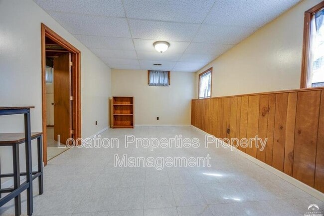 Building Photo - 3421 W 10th Pl