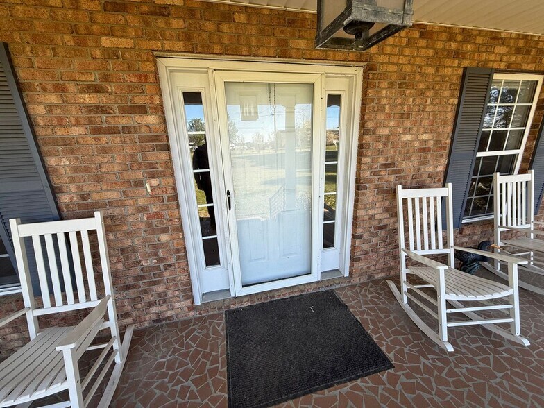 Building Photo - 1013 W Best Rd