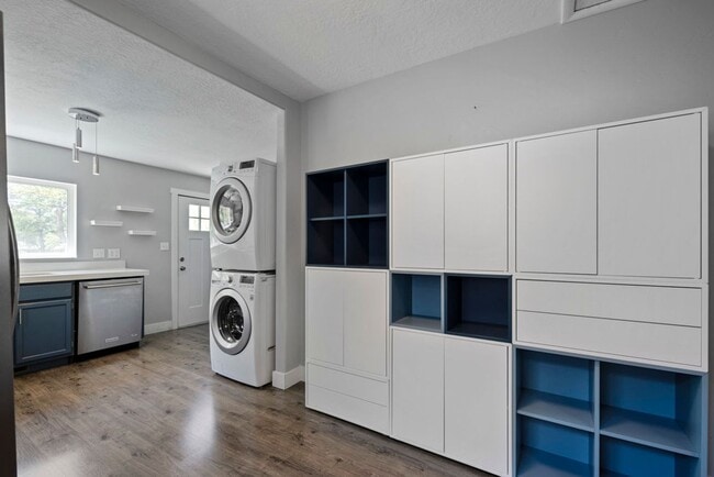 Building Photo - Beautiful Home in Amazing Salt Lake Location!