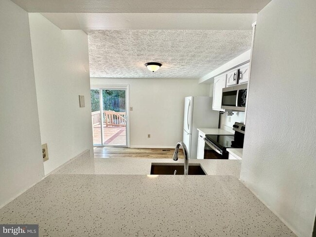 Building Photo - 9540 Orbitan Ct