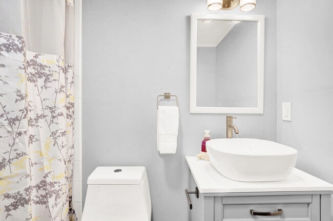 Building Photo - 1016 Cambridge A