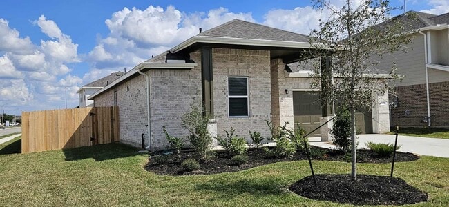 Building Photo - 8442 Bay Oaks Dr