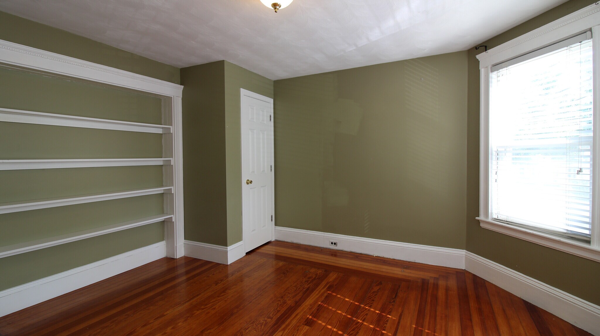 Building Photo - 162 Walnut St