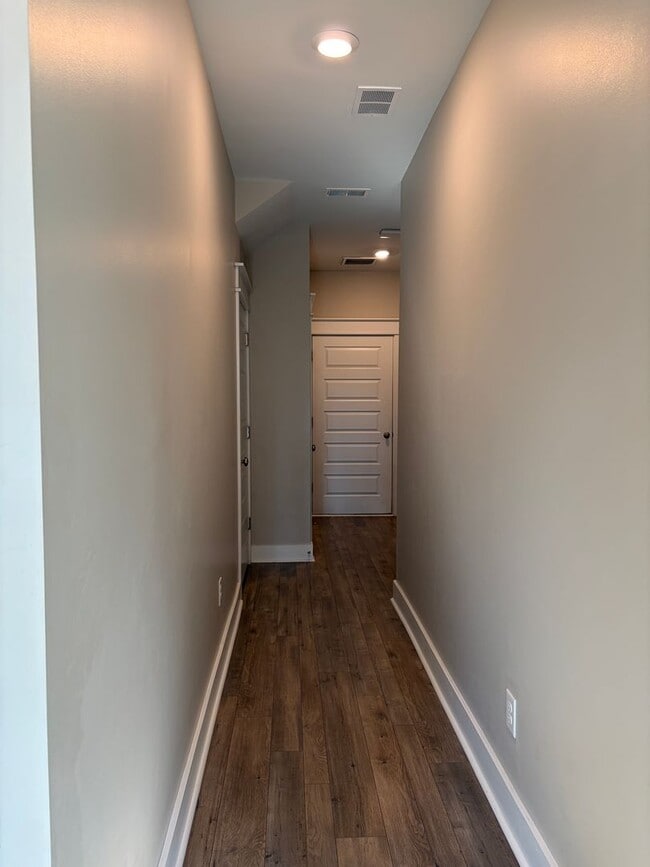 Building Photo - Midtown Townhouse