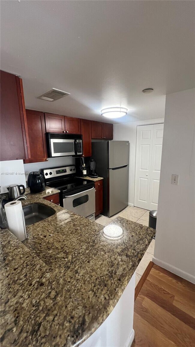 Building Photo - 770 Claughton Island Dr