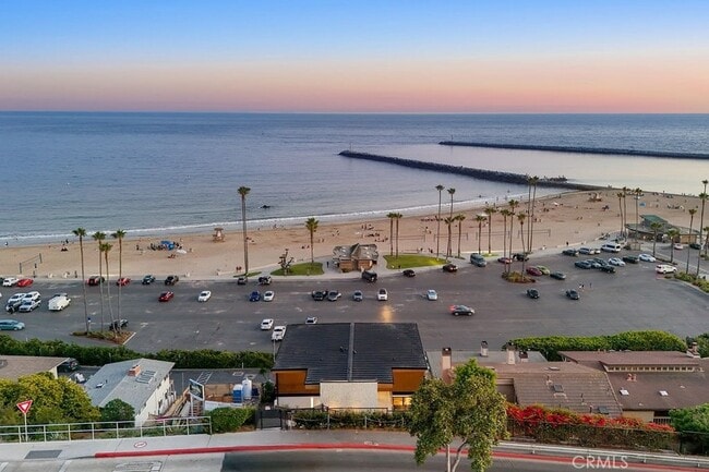 Building Photo - 3047 Ocean Blvd