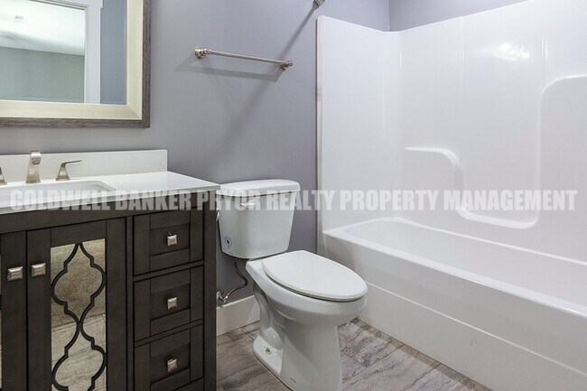 Building Photo - 9618 Shooting Star Cir