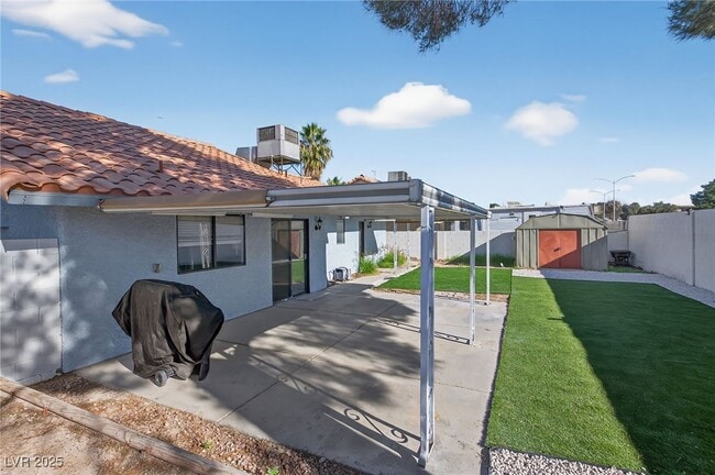 Building Photo - 492 Chelsea Dr