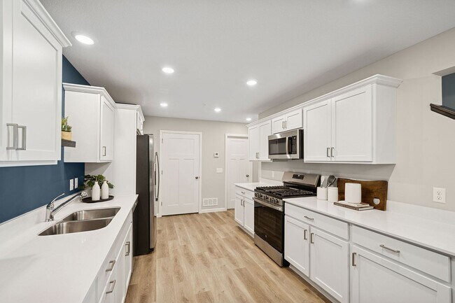 Building Photo - 25571 3rd St W