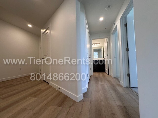 Building Photo - Move-in special:  First month's rent free!
