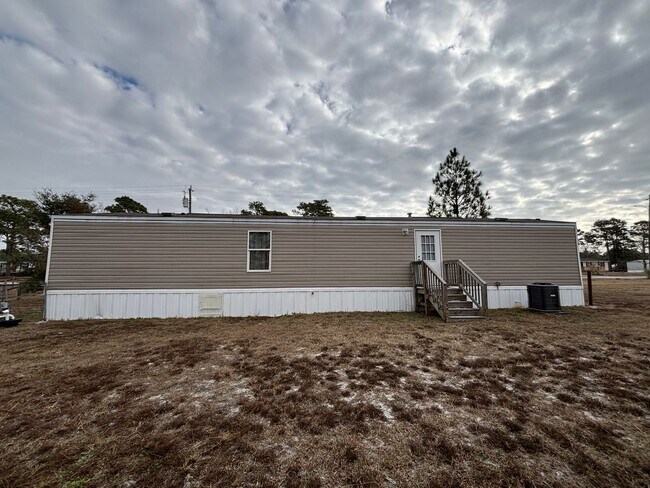 Building Photo - Adorable!