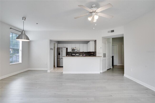 Building Photo - 5125 Palm Springs Blvd