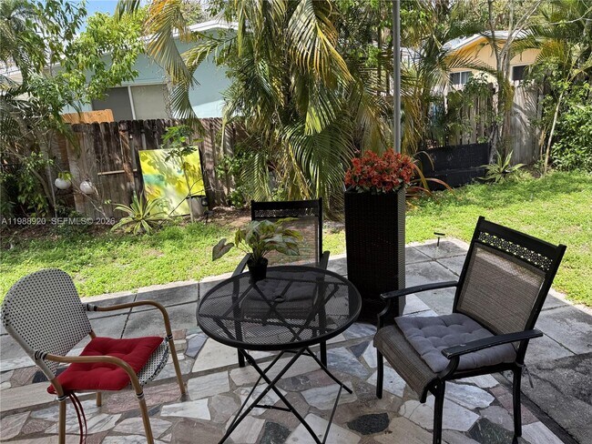 Building Photo - 1211 NE 27th Ave