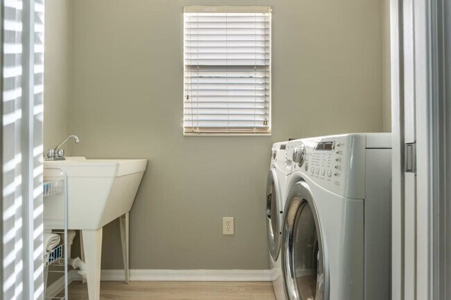 Building Photo - M2453 Violet (VCSC-15/10)