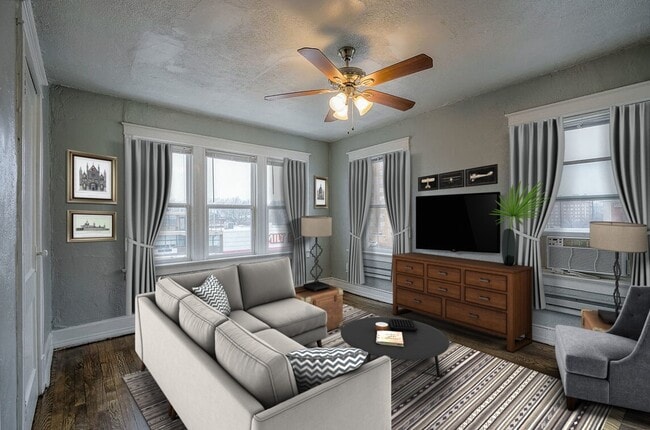 Interior Photo - 3721 Broadway