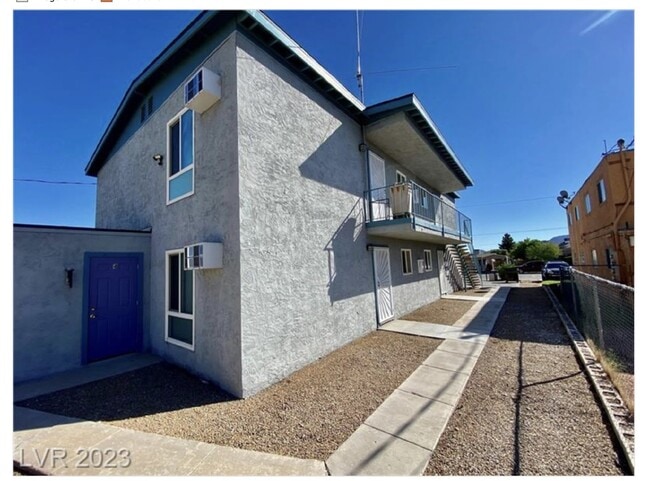 Building Photo - Adorable Newly Renovated 2 Bedroom 1 Bath ...