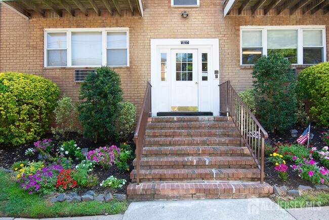 Building Photo - 9 Koster Blvd