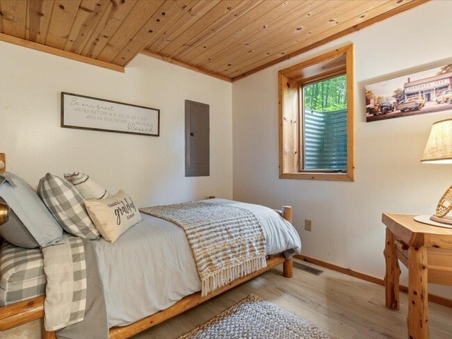 Building Photo - 29929 Aztec Cir